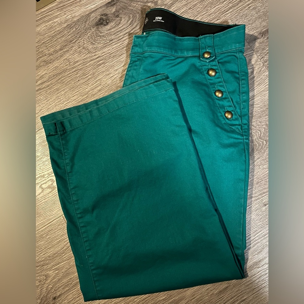 St. John’s Bay Women’s wide leg with gold buttons for detailing